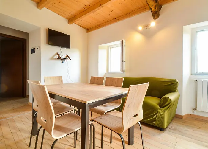 Сasa de vacaciones Cozy In Tribogna With Wifi